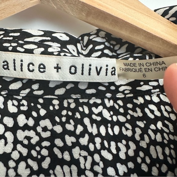 Alice and Olivia Jodi Shirt abstract animal print Dress Size: 6 - Picture 4 of 5